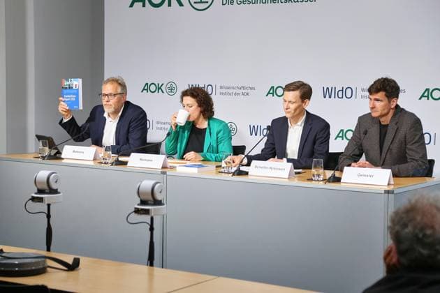 Berlin, Deutschland, 06.05.2026: Haus der Bundespressekonferenz: Pressekonferenz: AOK-BV und WIdO Krankenhaus-Report 2026 - Erste Zwischenbilanz zur Krankenhausreform: L-R: Kai Behrens, Carola Reimann, David Scheller-Kreinsen, Alexander Geissler Copyright: xdtsxNachrichtenagenturx dts_117925
