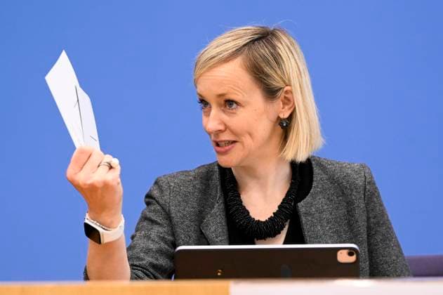 ABB BPK- Prof. Dr. Louisa Specht-Riemenschneider, Bundesbeauftragte für den Datenschutz und die Informationsfreiheit (BfDI) Thema-Datenschutz und Informationsfreiheit 2025 Zwischen Aufbruch und Risiko Vorstellung Bericht auf der BPK Berlin Bundespressekonferenz am 06.05.2026 Berlin Deutschland