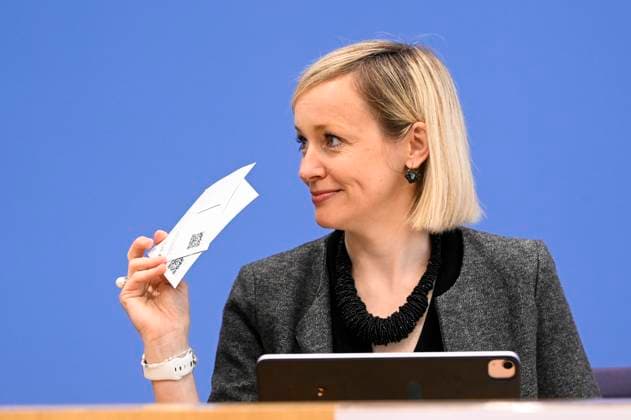 ABB BPK- Prof. Dr. Louisa Specht-Riemenschneider, Bundesbeauftragte für den Datenschutz und die Informationsfreiheit (BfDI) Thema-Datenschutz und Informationsfreiheit 2025 Zwischen Aufbruch und Risiko Vorstellung Bericht auf der BPK Berlin Bundespressekonferenz am 06.05.2026 Berlin Deutschland