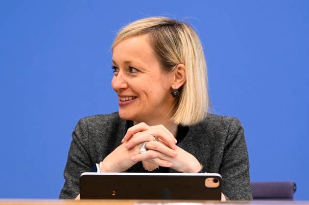 ABB BPK- Prof. Dr. Louisa Specht-Riemenschneider, Bundesbeauftragte für den Datenschutz und die Informationsfreiheit (BfDI) Thema-Datenschutz und Informationsfreiheit 2025 Zwischen Aufbruch und Risiko Vorstellung Bericht auf der BPK Berlin Bundespressekonferenz am 06.05.2026 Berlin Deutschland