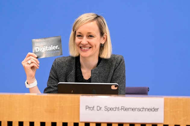 ABB BPK- Prof. Dr. Louisa Specht-Riemenschneider, Bundesbeauftragte für den Datenschutz und die Informationsfreiheit (BfDI) Thema-Datenschutz und Informationsfreiheit 2025 Zwischen Aufbruch und Risiko Vorstellung Bericht auf der BPK Berlin Bundespressekonferenz am 06.05.2026 Berlin Deutschland
