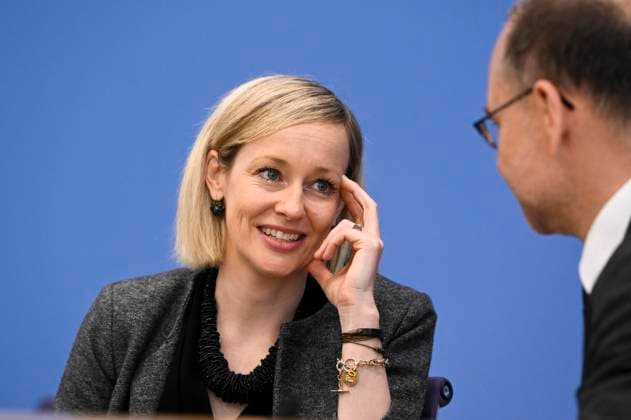 ABB BPK- Prof. Dr. Louisa Specht-Riemenschneider, Bundesbeauftragte für den Datenschutz und die Informationsfreiheit (BfDI) Andreas Hartl, Leitender Beamter und Stellvertreter der Bundesbeauftragten Thema-Datenschutz und Informationsfreiheit 2025 Zwischen Aufbruch und Risiko Vorstellung Bericht auf der BPK Berlin Bundespressekonferenz am 06.05.2026 Berlin Deutschland