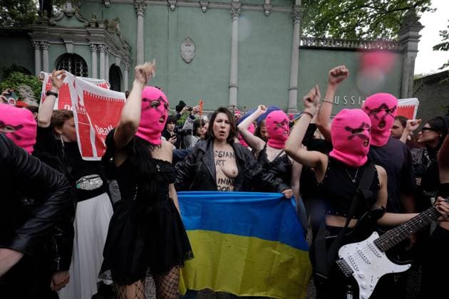 May 6, 2026, Venice, Rome, Italy: Pussy Riot storms the Venice Biennale with a protest staged in front of the Moscow Pavilion, Venice, 06 05 2026 Venice Italy  - ZUMAa289 20260506_zia_a289_044 Copyright: xMircoxToniolox xAgfx