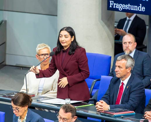Reem Alabali-Radovan - Fragestunde im Bundestag EUR, Deutschland, Berlin, 06.05.2026: Befragung der Bundesregierung. Reem Alabali-Radovan (SPD), Bundesministerin für Wirtschaftliche Zusammenarbeit und Entwicklung stellt sich den Fragen der Abgeordneten.