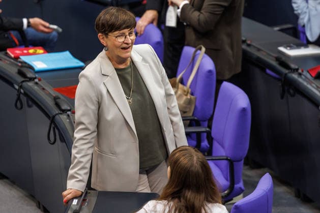 Befragung der Bundesregierung im Bundestag Saskia Esken (SPD) bei der Befragung der Bundesregierung im Deutschen Bundestag am 06.05.26 in Berlin. Berlin Berlin Deutschland Bundestag