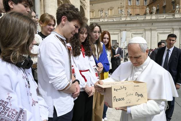 Italy, Rome, Vatican, May 6, 2026: Pope Leo XIV during the weekly general audience in St. Peter’s Square, Vatican City. Photograph by VATICAN MEDIA Catholic Press Photo RESTRICTED TO EDITORIAL USE - NO MARKETING - NO ADVERTISING CAMPAIGNS.  Copyright: xVATICANxMEDIA xCatholicxPressxPhotox xipa-agency.netx xVATICANxMEDIA xCPPx IPA_Agency_IPA74469259