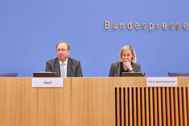 Berlin, Deutschland, 06.05.2026: Bundespressekonferenz: Pressekonferenz Datenschutz und Informationsfreiheit 2025: Andreas Hartl, Leitender Beamter und Stellvertreter der Bundesbeauftragten, und Louisa Specht-Riemenschneider, Bundesbeauftragte für den Datenschutz und die Informationsfreiheit (BfDI) Copyright: xdtsxNachrichtenagenturx dts_117936