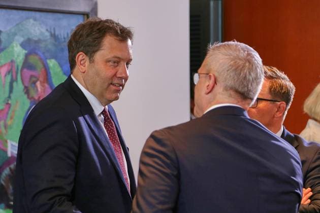 Berlin, Deutschland, 06.05.2026: Bundeskanzleramt: 43. Kabinettssitzung: Bundesminister der Finanzen Lars Klingbeil (SPD), Bundesminister für Digitales und Staatsmodernisierung Karsten Wildberger (CDU) und Bundesminister für Umwelt, Klimaschutz, Naturschutz und nukleare Sicherheit Carsten Schneider (SPD) Copyright: xdtsxNachrichtenagenturx dts_117908