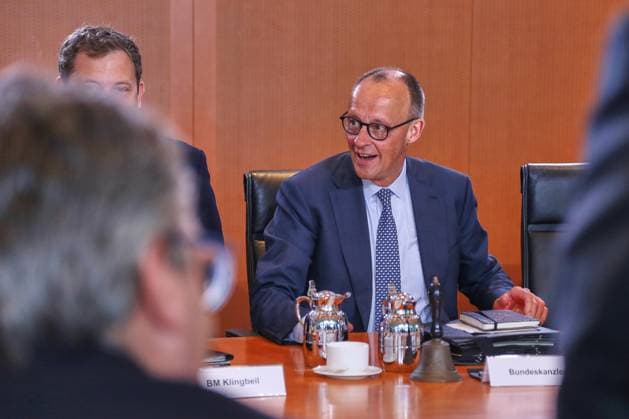 Berlin, Deutschland, 06.05.2026: Bundeskanzleramt: 43. Kabinettssitzung: Bundesminister der Finanzen Lars Klingbeil (SPD) und Bundeskanzler Friedrich Merz (CDU) Copyright: xdtsxNachrichtenagenturx dts_117892