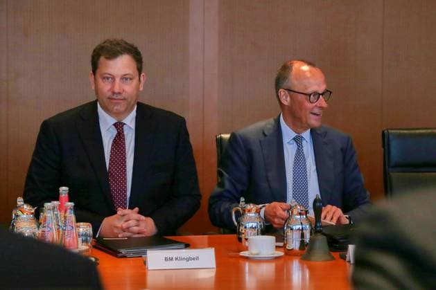 Berlin, Deutschland, 06.05.2026: Bundeskanzleramt: 43. Kabinettssitzung: Bundesminister der Finanzen Lars Klingbeil (SPD) und Bundeskanzler Friedrich Merz (CDU) Copyright: xdtsxNachrichtenagenturx dts_117895