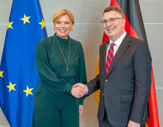 Julia Klöckner + Gideon Saar EUR, Deutschland, Berlin: 06.05.2026: Bundestagspräsidentin Julia Klöckner (CDU) empfängt Israels Außenminister Gideon Saar im Deutschen Bundestag.