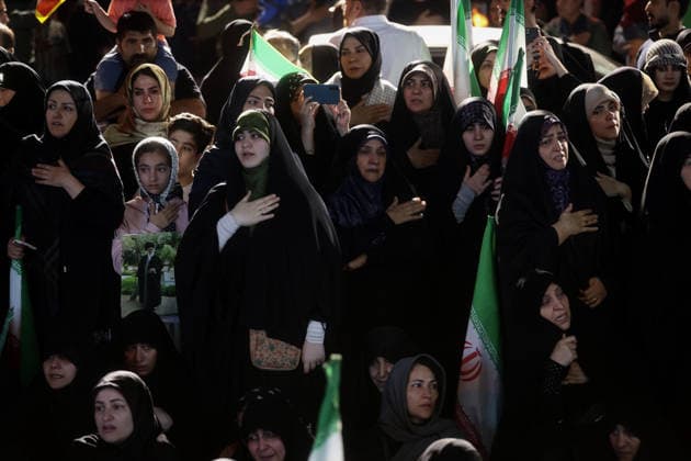 May 6, 2026, Tehran, Iran: Pro-government supporters gather on Shahid Keshvardoost Street in downtown Tehran, Iran, during a state-organised rally, amid a ceasefire in the conflict involving Iran, the United States, and Israel. The United Kingdom, France, Germany, and Saudi Arabia called for de-escalation in the Middle East following reported attacks on May 4 on the United Arab Emirates. Iran s chief negotiator in talks with the United States warned on May 5 that his country has not even started in its standoff over the Strait of Hormuz. The United States and Pakistan, a key mediator in the Middle East war, expressed new hope of talks leading to a peace deal with Iran on May 6, after President Donald Trump halted a plan to guide ships t - ZUMAi98_ 20260506_zih_i98_025 Copyright: xIranianxSupremexLeader SxOfficex