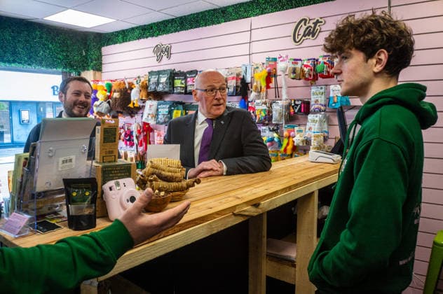 First Minister of Scotland John Swinney joins SNP candidate Alex Kerr campaigning in Hamilton - 06 May 2026 First Minister of Scotland John Swinney (centre) and SNP candidate Alex Kerr (left) visit a local pet food store while campaigning in the constituency. The day before the Scottish parliamentary elections, First Minister of Scotland John Swinney visits Hamilton in South Lanarkshire, the constituency of SNP candidate Alex Kerr to kick off the final day of campaigning by meeting potential voters and owners of local businesses. Hamilton United Kingdom Copyright: xNeilxMiltonx xSOPAxImagesx L1000974