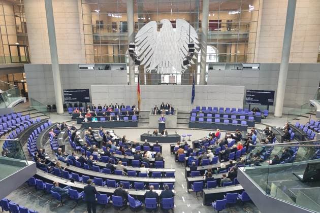 Berlin, Deutschland, 07.05.2026: Deutscher Bundestag: 77. Bundestagssitzung: Blick ins Plenum zu Beginn der Sitzung, am Rednerpult steht Bundesministerin für Arbeit und Soziales Bärbel Bas (SPD) Copyright: xdtsxNachrichtenagenturx dts_118037