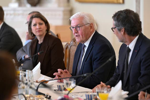 LKS 20260507 President of the Republic of Finland Alexander Stubb (unseen) and Mr Frank-Walter Steinmeier, President of the Federal Republic of Germany (C) attend the discussions between the German and the Finnish delegations held at the Presidential Palace in Helsinki, Finland on May 7, 2026. - HEIKKI SAUKKOMAA Helsinki Finland  Copyright: xHeikkixSaukkomaax TyHo0eIQ6c8