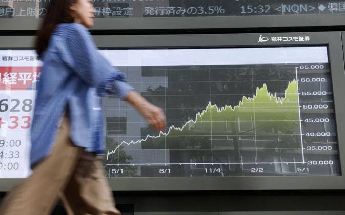 Nikkei ends at record high above 62,000 A financial data screen in central Tokyo on May 7, 2026 shows a graph of the ever-rising 225-issue Nikkei Stock Average. The Nikkei closed the day at 62,833.84, a record high.  A14AA0005520382P