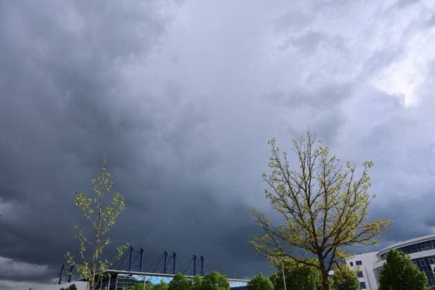 Gewitterwolken 06.05.2026, Erfurt, Gewitterwolken dunkle Wolken am Himmel ueber der Messe Erfurt