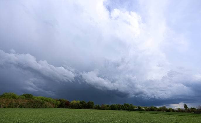 Gewitterwolken 06.05.2026, Erfurt, Gewitterwolken dunkle Wolken am Himmel