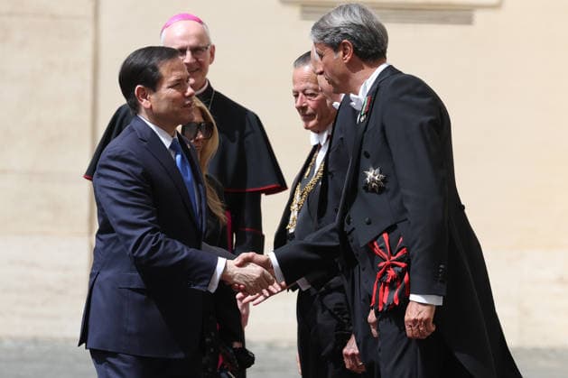 Vatican City, May 7, 2026: U.S. Secretary of State Marco Rubio and his wife, Jeanette Dousdebes Rubio, arrive in the San Damaso Courtyard, where they were received by Apostolic Nuncio Petar Rajic for an official meeting with Pope Leo XIV and Cardinal Pietro Parolin. The visit takes place in a particularly delicate diplomatic climate, following Donald Trump s recent statements against the Pontiff, which have attracted the attention of the international community and global media. The meeting thus takes on strong symbolic and institutional significance, focusing on the dialogue between the Holy See and the United States, geopolitical tensions, and the role of Vatican diplomacy in the contemporary landscape. Copyright: xmarcoxiacobuccix xipa-agency.netx xmarcoxiacobuccix IPA_Agency_IPA74485816