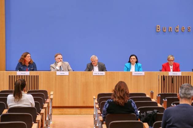 Berlin, Deutschland, 07.05.2026: Bundespressekonferenz: Paradigmenwechsel in der Organspende - Widerspruchsregelung jetzt!: Julia-Christina Stange (Linke), Peter Aumer (CSU), Armin Grau (Grüne), Gitta Connemann (CDU), Sabine Dittmar (SPD) Copyright: xdtsxNachrichtenagenturx dts_118058