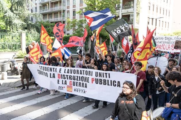 Milan, Prefecture, School strike and march organized by USB Scuola Lombardia and the Network of Technicians, OSA and Cambiare Rotta against the Valditara reform of Technical Institutes  Copyright: xGiuliaxSciaccax xipa-agency.netx xx IPA_Agency_IPA74486158