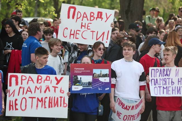 RUSSIA, MOSCOW - MAY 7, 2026: People take part in an event titled You Cannot Cancel Truth and Memory! outside the German Embassy in Moscow. Sofya Sandurskaya TASS  92136507