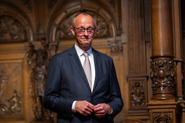 Friedrich Merz, Bundeskanzler, nach seiner Festrede im Hamburger Rathaus;76. Großer Übersee-Tag in Hamburg, April 2026 Festakt im Hamburger Rathaus, Hamburg Hamburg Deutschland Rathaus