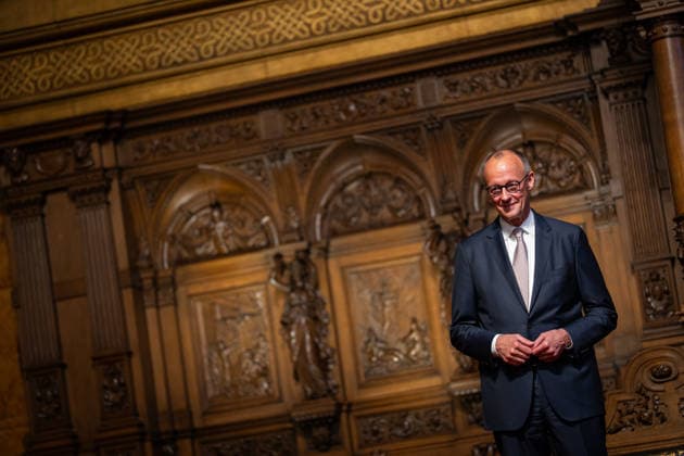 Friedrich Merz, Bundeskanzler, nach seiner Festrede im Hamburger Rathaus;76. Großer Übersee-Tag in Hamburg, April 2026 Festakt im Hamburger Rathaus, Hamburg Hamburg Deutschland Rathaus