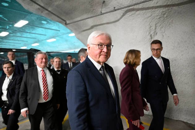 LKS 20260507 President of the Republic of Finland Alexander Stubb (R) with Mr Frank-Walter Steinmeier, President of the Federal Republic of Germany (C) and Mrs Elke Büdenbender visits the Merihaka civil defence shelter in Helsinki, Finland on May 7, 2026. - MIKKO STIG Helsinki Finland  Copyright: xMikkoxStigx 9AxiORzjHlg