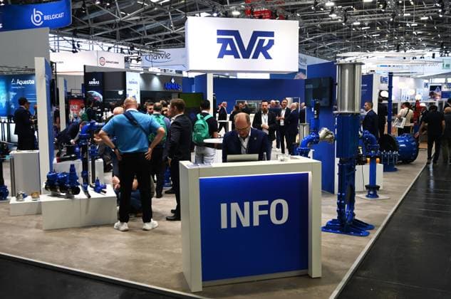 Die IFAT Munich 2026 ist die weltweit führende Fachmesse für Wasser-, Abwasser-, Abfall- und Rohstoffwirtschaft. Die Messe findet alle zwei Jahre auf dem Messegelände in München - Riem statt. Foto: Messestand AVR. Aquesta