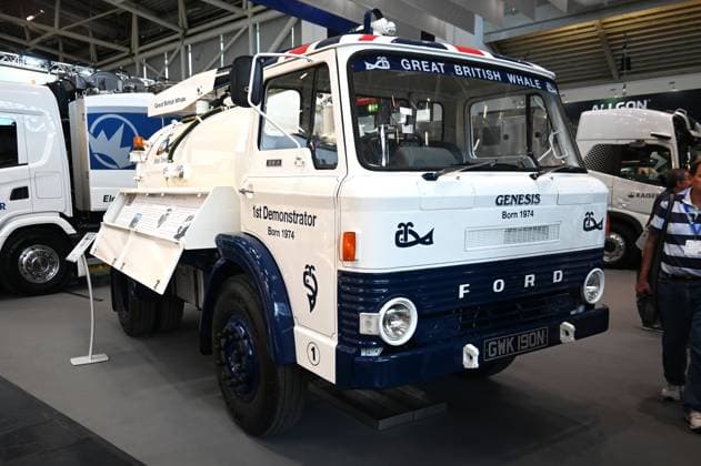 Die IFAT Munich 2026 ist die weltweit führende Fachmesse für Wasser-, Abwasser-, Abfall- und Rohstoffwirtschaft. Die Messe findet alle zwei Jahre auf dem Messegelände in München - Riem statt. Foto: Ford Oldtimer LKW der N-Serie am Genesis - Messestand.