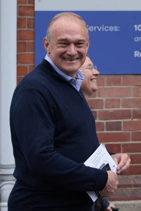 . 07 05 2026. London, United Kingdom. Ed Davey Casts Vote In Surbiton. Liberal Democrat Leader Ed Davey casts his vote in the 2026 Local Elections at Surbiton Hill Methodist Church.  xMartynxWheatleyx xi-Imagesx IIM-26753-0001