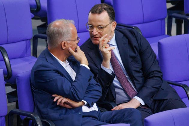 Bundestag Jens Spahn (CDU) und Matthias Miersch (SPD) im Deutschen Bundestag am 07.05.26 in Berlin. Berlin Berlin Deutschland Bundestag
