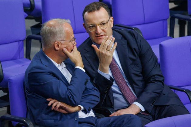 Bundestag Jens Spahn (CDU) und Matthias Miersch (SPD) im Deutschen Bundestag am 07.05.26 in Berlin. Berlin Berlin Deutschland Bundestag