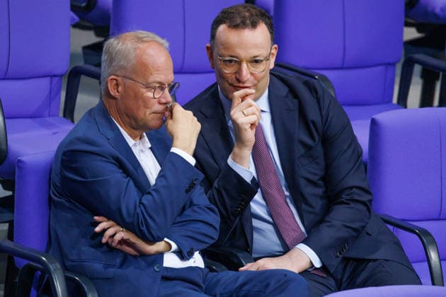 Bundestag Jens Spahn (CDU) und Matthias Miersch (SPD) im Deutschen Bundestag am 07.05.26 in Berlin. Berlin Berlin Deutschland Bundestag