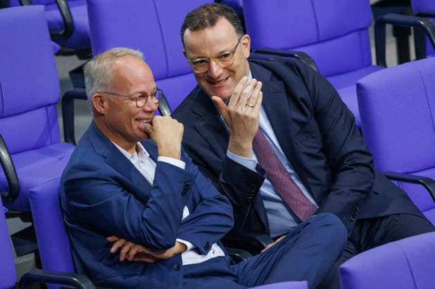 Bundestag Jens Spahn (CDU) und Matthias Miersch (SPD) im Deutschen Bundestag am 07.05.26 in Berlin. Berlin Berlin Deutschland Bundestag