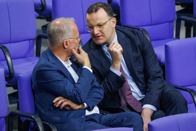 Bundestag Jens Spahn (CDU) und Matthias Miersch (SPD) im Deutschen Bundestag am 07.05.26 in Berlin. Berlin Berlin Deutschland Bundestag