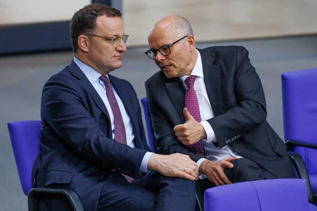 Bundestag Jens Spahn (CDU) und Peter Beyer (CDU) im Deutschen Bundestag am 07.05.26 in Berlin. Berlin Berlin Deutschland Bundestag