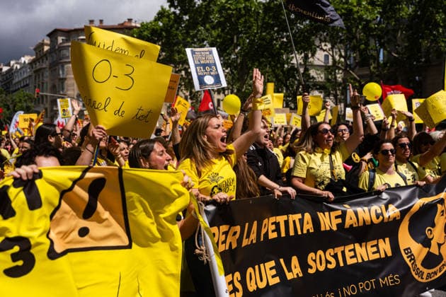 May 7, 2026, Barcelona, Barcelona, Spain: Teachers and educators of the 0-3 sector protest in Barcelona during a strike to demand better working conditions and lower student-to-teacher ratios. The demonstration, called by major unions, calls for more investment in the Catalan public nursery school system, Escoles Bressol Barcelona Spain - ZUMAa239 20260507_zip_a239_010 Copyright: xMarcxAsensioxClupesx