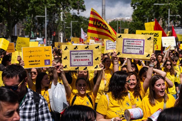 May 7, 2026, Barcelona, Barcelona, Spain: Teachers and educators of the 0-3 sector protest in Barcelona during a strike to demand better working conditions and lower student-to-teacher ratios. The demonstration, called by major unions, calls for more investment in the Catalan public nursery school system, Escoles Bressol Barcelona Spain - ZUMAa239 20260507_zip_a239_007 Copyright: xMarcxAsensioxClupesx