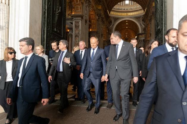 RECORD DATE NOT STATED RZYM 07.05.2026 WIZYTA PREMIERA POLSKI W RZYMIE, WATYKAN ZLOZENIE WIENCA NA GROBIE PAPIEZA JANA PAWLA II FOT.KRALKOWSKI JERZY NEWSPIX.PL --- Newspix.pl ROME VATICAN 07.05.2026 Polish Prime Minister Donald Tusk visited Rome. In the Vatican, he laid flowers at the tomb of Saint John Paul II. POLAND OUT!  Donald Tusk Rzym Watykan 07052026 Jurek Kralkowski-NewspPix-50