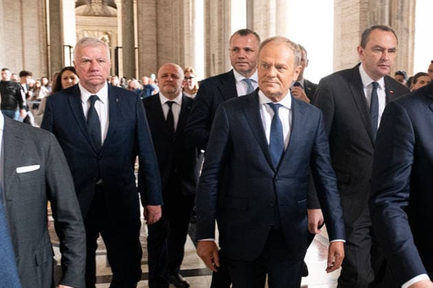 RECORD DATE NOT STATED RZYM 07.05.2026 WIZYTA PREMIERA POLSKI W RZYMIE, WATYKAN ZLOZENIE WIENCA NA GROBIE PAPIEZA JANA PAWLA II FOT.KRALKOWSKI JERZY NEWSPIX.PL --- Newspix.pl ROME VATICAN 07.05.2026 Polish Prime Minister Donald Tusk visited Rome. In the Vatican, he laid flowers at the tomb of Saint John Paul II. POLAND OUT!  Donald Tusk Rzym Watykan 07052026 Jurek Kralkowski-NewspPix-54