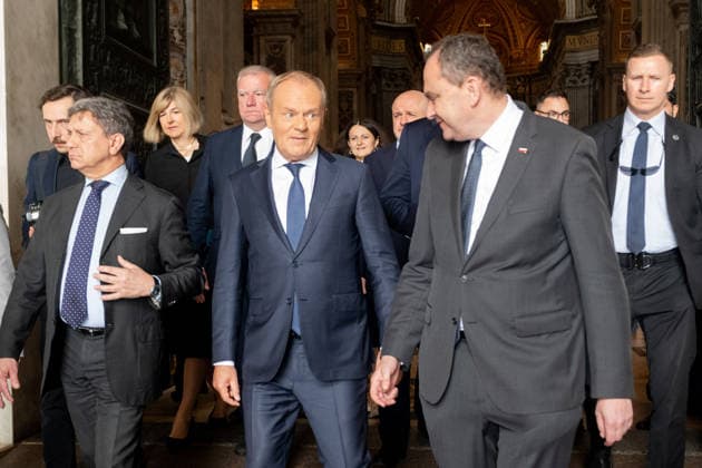 RECORD DATE NOT STATED RZYM 07.05.2026 WIZYTA PREMIERA POLSKI W RZYMIE, WATYKAN ZLOZENIE WIENCA NA GROBIE PAPIEZA JANA PAWLA II FOT.KRALKOWSKI JERZY NEWSPIX.PL --- Newspix.pl ROME VATICAN 07.05.2026 Polish Prime Minister Donald Tusk visited Rome. In the Vatican, he laid flowers at the tomb of Saint John Paul II. POLAND OUT!  Donald Tusk Rzym Watykan 07052026 Jurek Kralkowski-NewspPix-52