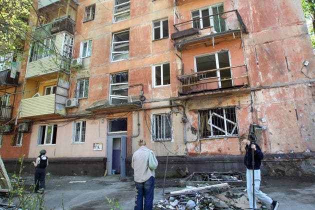 An apartment block is damaged by a Russian drone attack in Dnipro, Ukraine, on 7 May 2026. A 21-year-old pregnant woman and a 45-year-old man were injured as a result of the overnight attack. They received medical assistance at the scene. (Photo by Mykola Miakshykov Ukrinform) Overnight Russian drone attack on Dnipro  Copyright: xMykolaxMiakshykovx