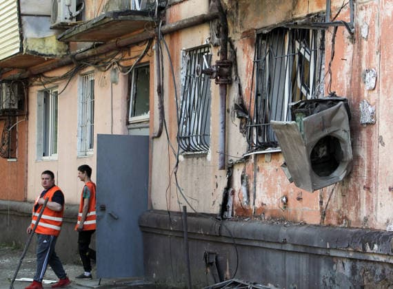 Men in high-visibility vests leave an apartment block damaged by a Russian drone attack in Dnipro, Ukraine, on 7 May 2026. A 21-year-old pregnant woman and a 45-year-old man were injured as a result of the overnight attack. They received medical assistance at the scene. (Photo by Mykola Miakshykov Ukrinform) Overnight Russian drone attack on Dnipro  Copyright: xMykolaxMiakshykovx