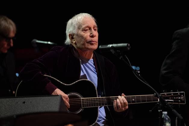 Paul Simon on stage for Love Rocks NYC Concert Benefiting God?s Love We Deliver, Beacon Theatre, New York, NY, March 05, 2026. Photo By: Simon Lindenblatt Everett Collection2605H01 F7033 PUBLICATIONXNOTxINxCANxCHNxFRAxITAxJPNxNORxPOLxRUSxESPxUKxUSA Copyright: xx 2605H01 F7033 2605H01_F7033_H