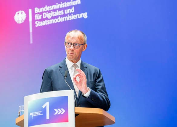 Friedrich Merz EUR, Deutschland, Berlin, 07.05.2026: Grußwort des Bundeskanzler Friedrich Merz (CDU) auf der Festveranstaltung des Bundesministeriums für Digitales und Staatsmodernisierung anlässlich des einjährigen Bestehen. In Anwesenheit von Karsten Wildberger (CDU), Bundesminister für Digitalisierung und Staatsmodernisierung. Gemeinsamer Besuch der Aussteller.