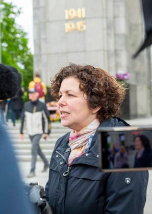 Amira Mohamed Ali EUR, Deutschland, Berlin, 08.05.2026: Der Berliner Landesverband des BSW gedenkt mit der Parteivorsitzenden Amira Mohamed Ali (BSW) am sowjetischen Ehrenmal im Tiergarten den Tag der Befeiung zum Weltkriegsende1945.