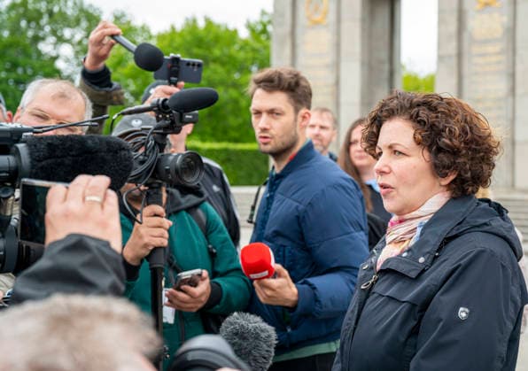 Amira Mohamed Ali EUR, Deutschland, Berlin, 08.05.2026: Der Berliner Landesverband des BSW gedenkt mit der Parteivorsitzenden Amira Mohamed Ali (BSW) am sowjetischen Ehrenmal im Tiergarten den Tag der Befeiung zum Weltkriegsende1945.