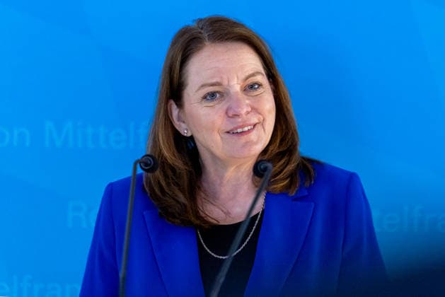 Eröffnung der neuen CT-Kontrollstelle am Airport Nürnberg, Nürnberg, 08.05.2026 Dr. Kerstin Engelhardt-Blum, Regierungspräsidentin von Mittelfranken, bei der Eröffnung der neuen CT-Kontrollstelle am Airport Nürnberg. Thema des Pressetermins ist die Inbetriebnahme moderner Scannertechnik für die Fluggastkontrolle. Nürnberg Bayern Deutschland